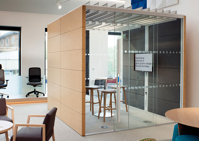 Air 3 office pod with opening roof