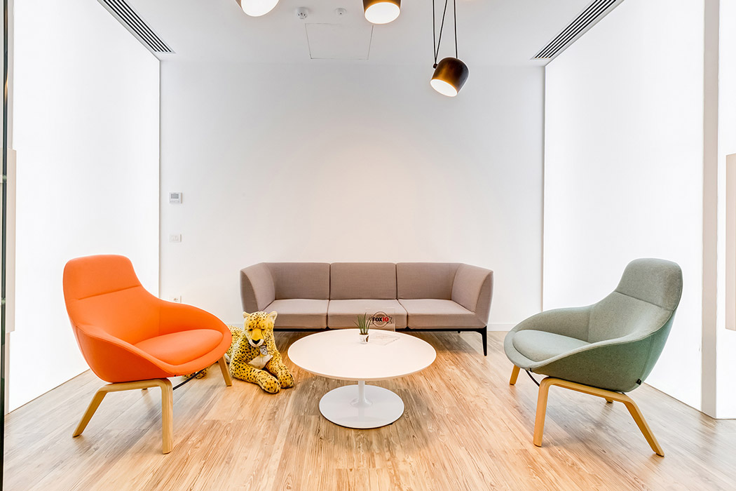 Always lounge chair with sled base