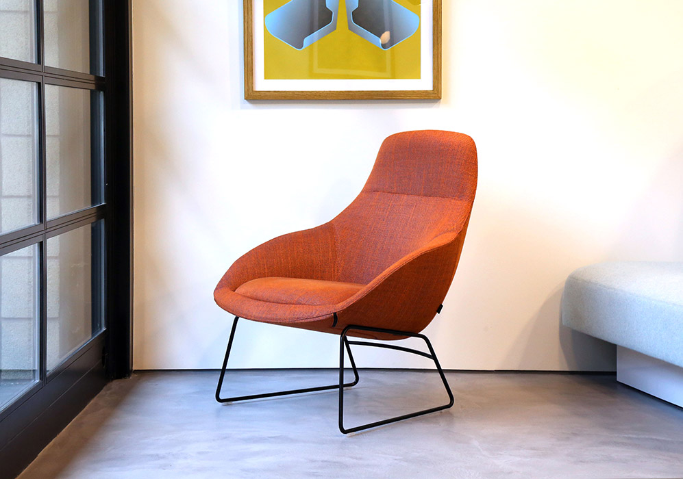 Always lounge chair with polen table