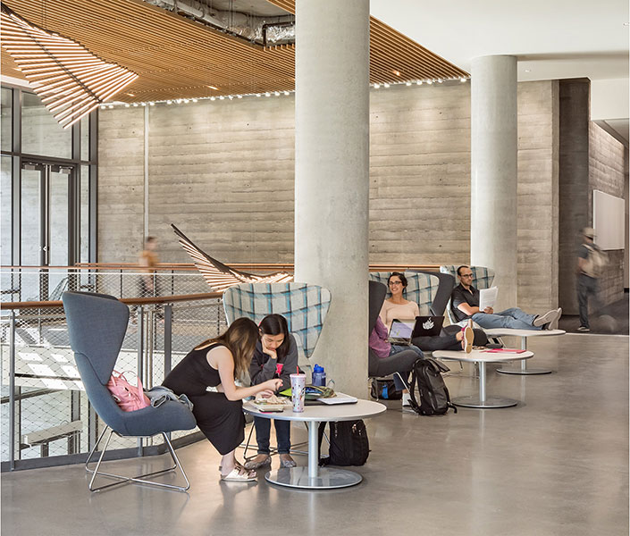 Avi high-backed lounge chair