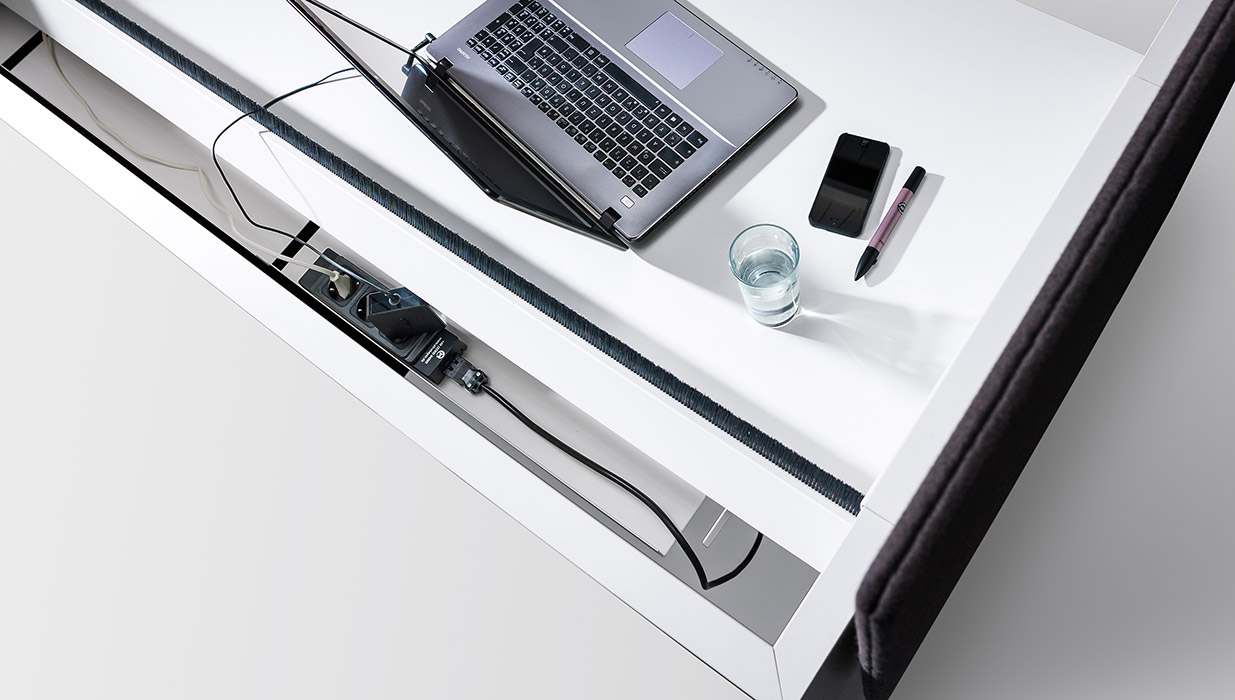 cable access in desktop