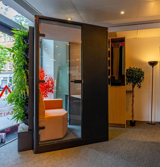 Calma Z2 pod in London showroom.