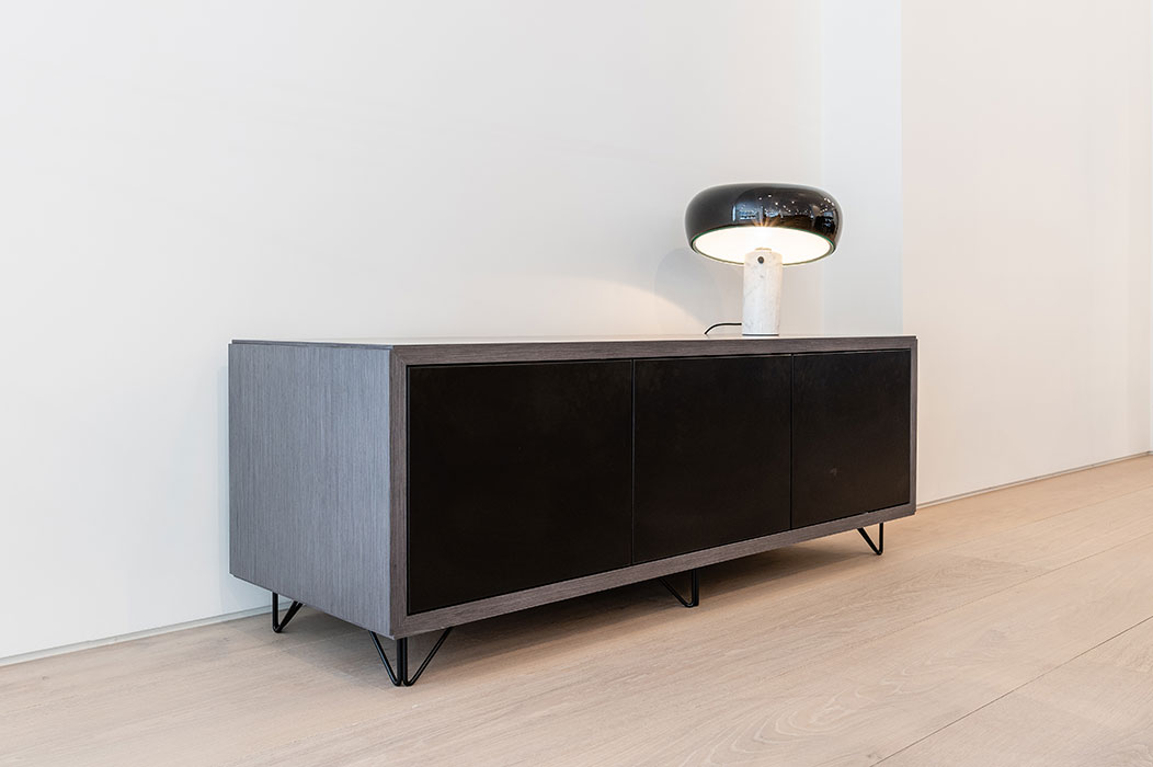 Deploy credenza