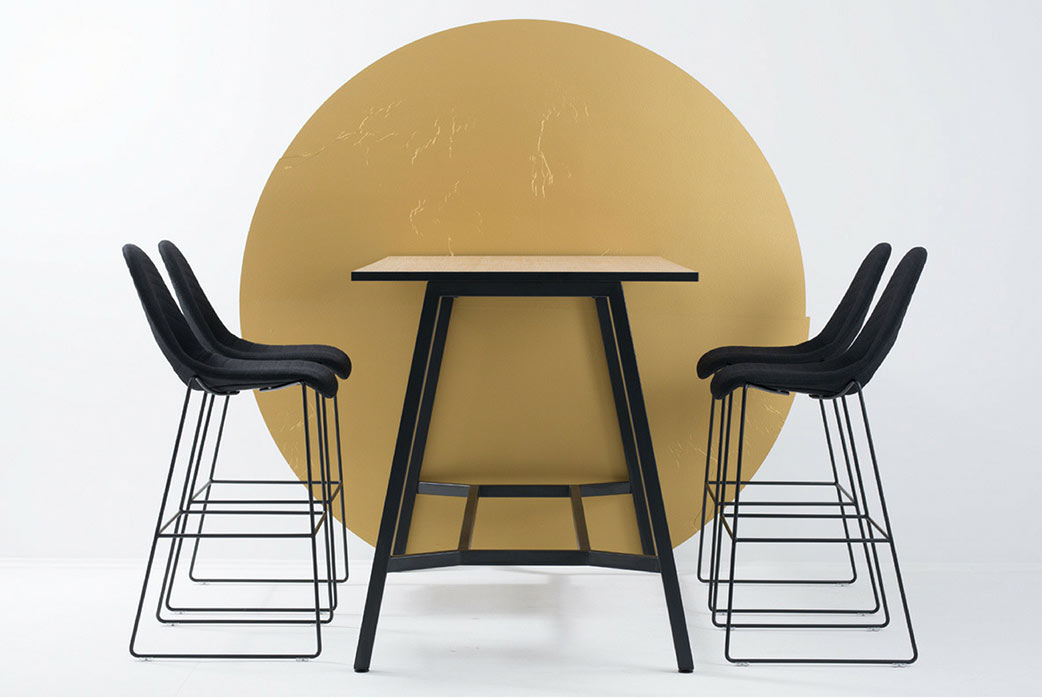 CS5040 high table with foot rail