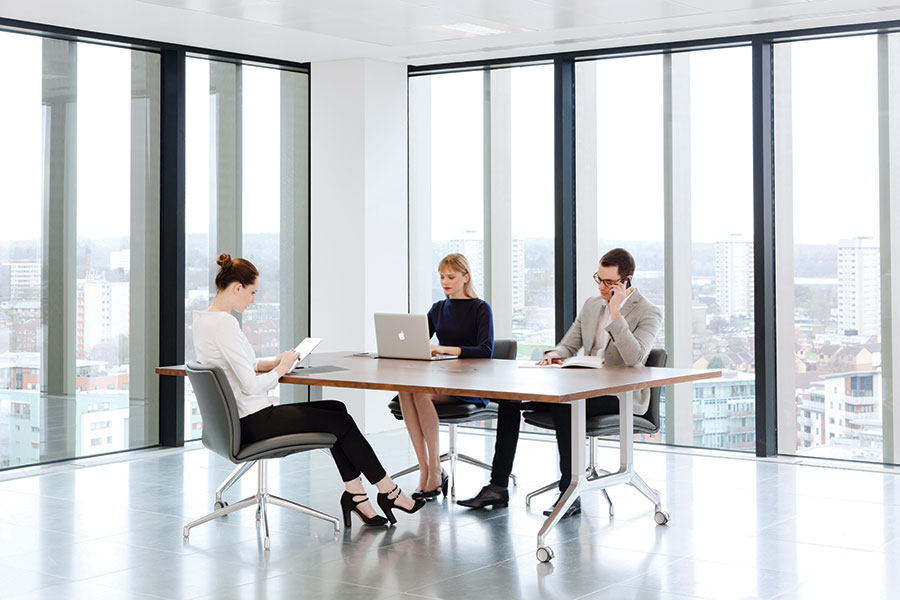 Deploy table on wheels