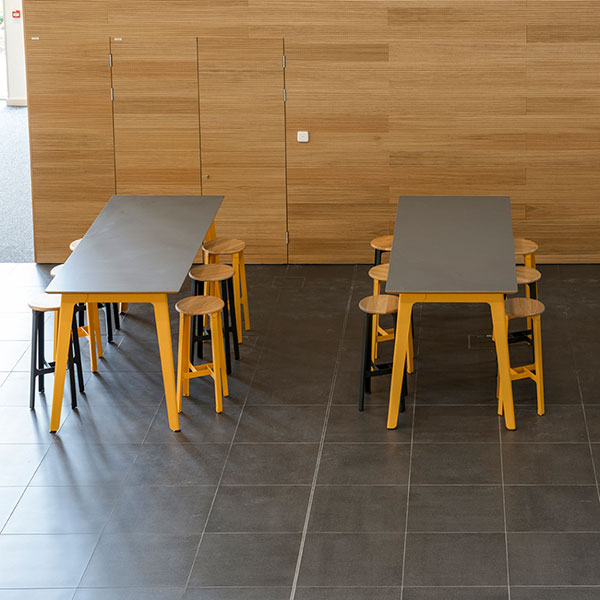 Fold high bench with black legs