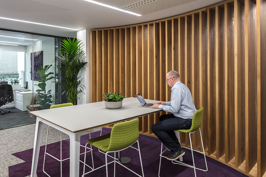 Fold high bench table in white 