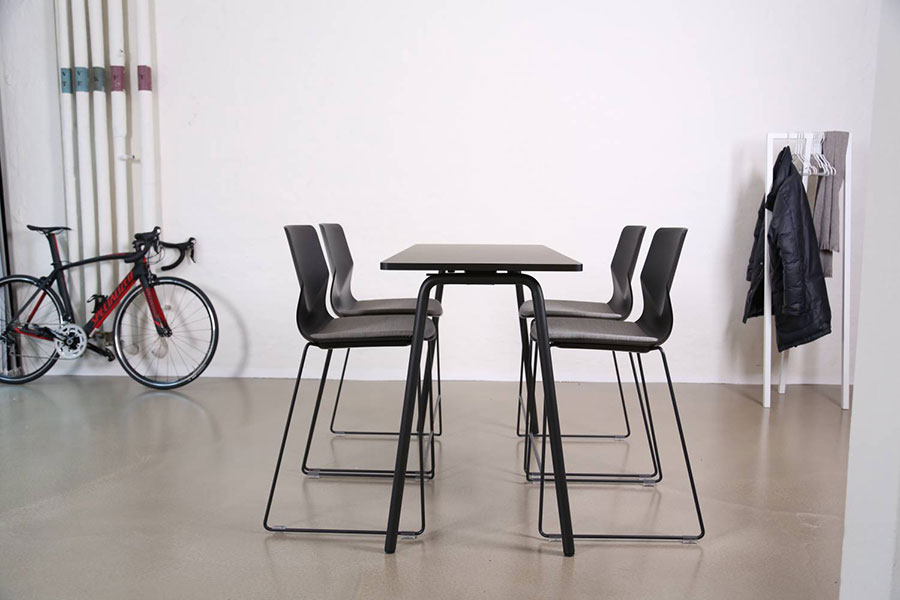 Fourreal high black table