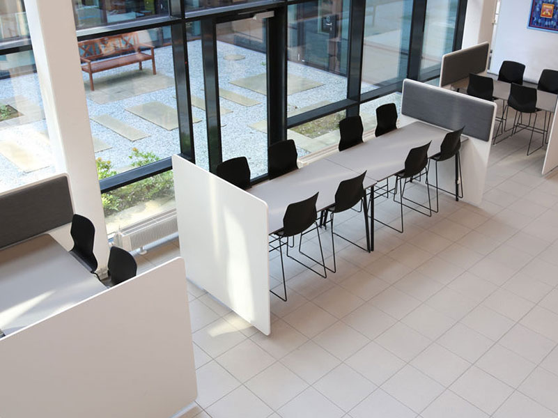 Fourreal room tables