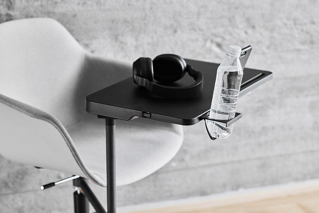 Innotab swivel folding tablet table on FourMe 66 chair