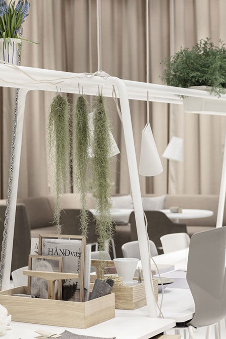 Fourreal A table with biophilia