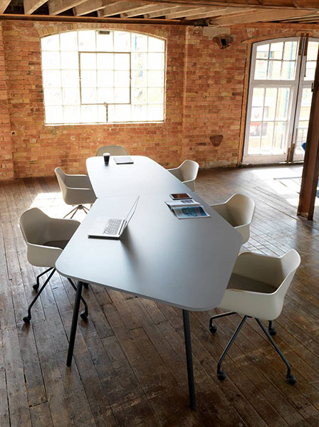Fourreal Flake meeting tables