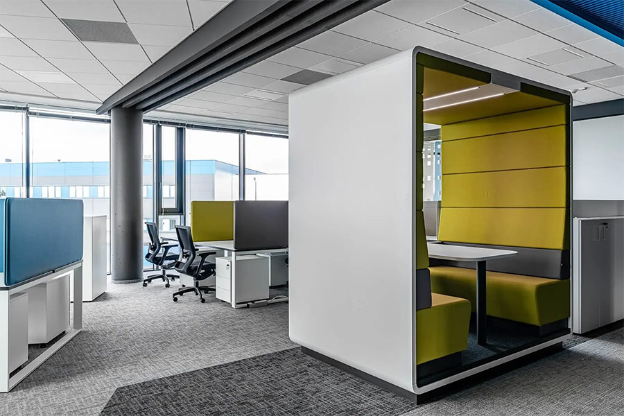 Open pod located close to the desk area.