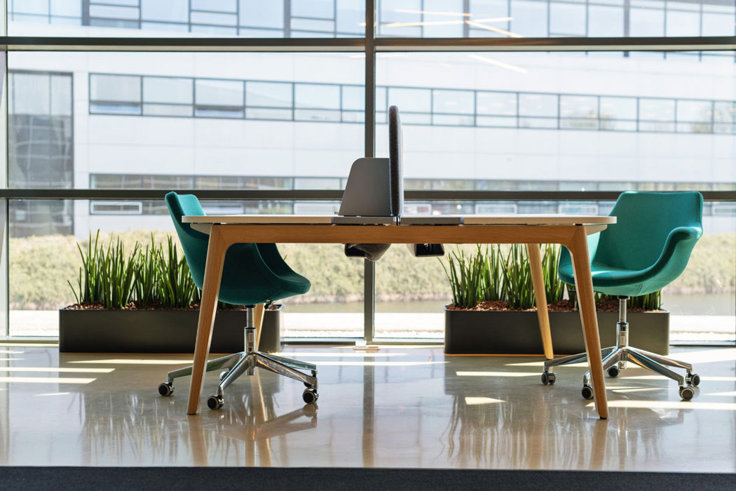 Levitate bench desk for 2 users