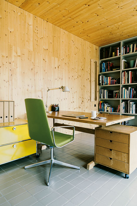 Lottus high  chair without castors