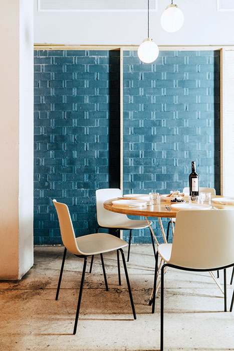 Lottus chairs around table