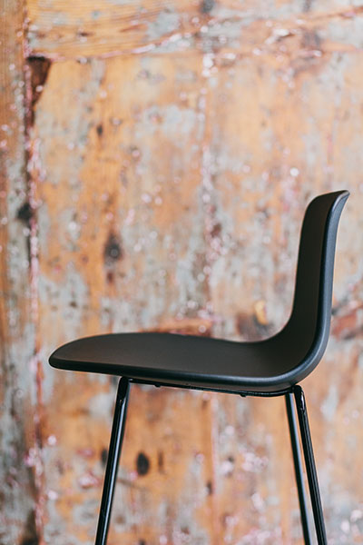 Lottus Stool in black