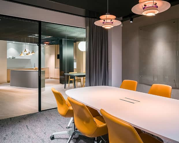 Team meeting showroom furniture configuration