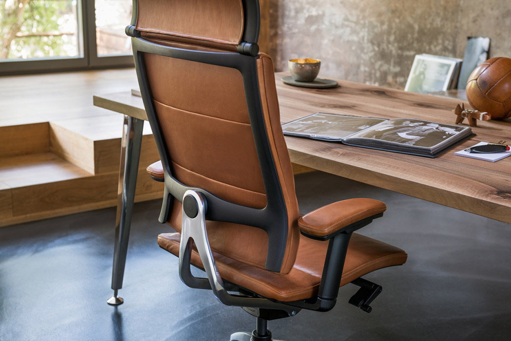 Open Up executive task chair
