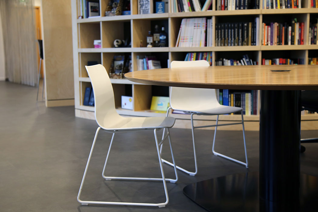 Polly sled base chair