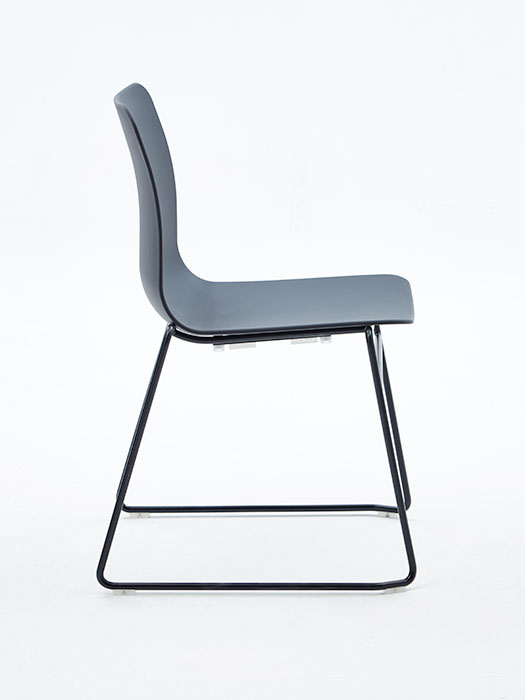 Polly sled base chair