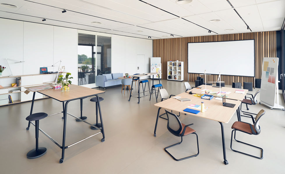 Se Lab meeting tables