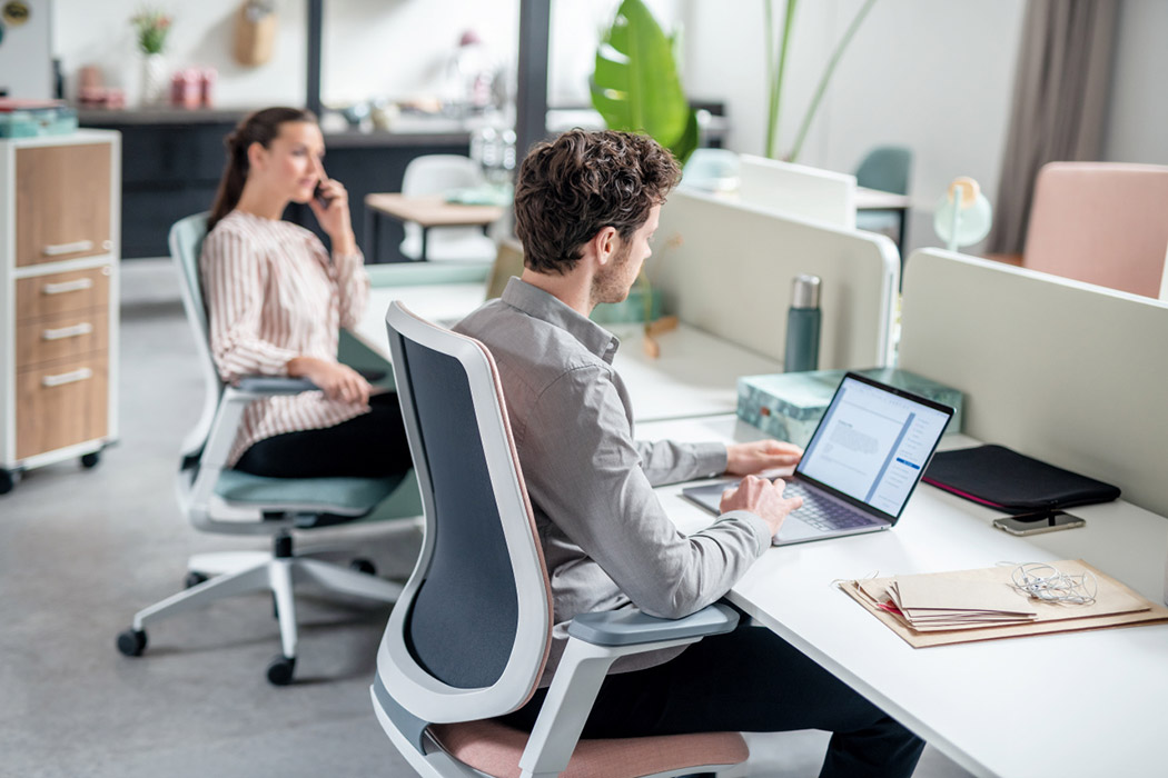 SE Flex white frame mesh chair