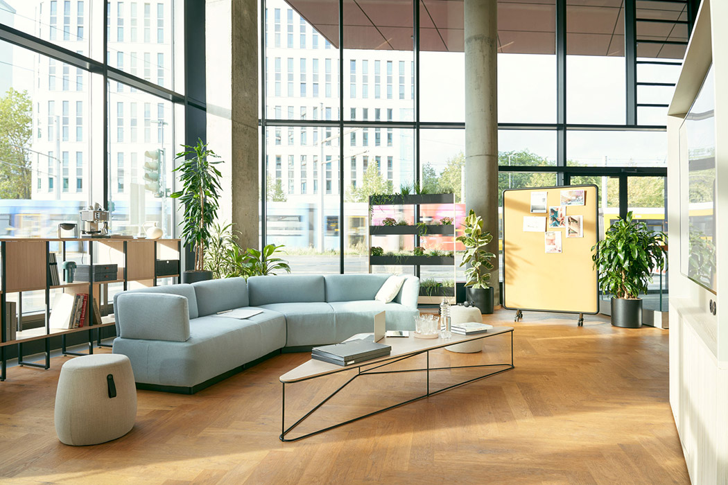 Se Living conference corner sofa and triangular table