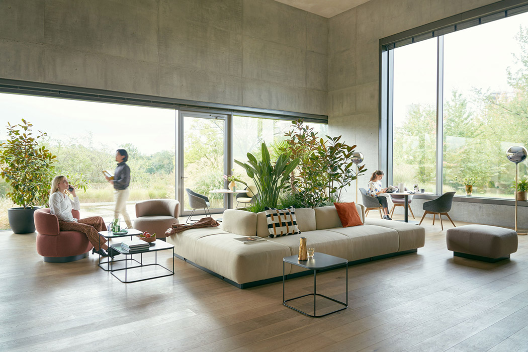 Se Living Sofa island with plants