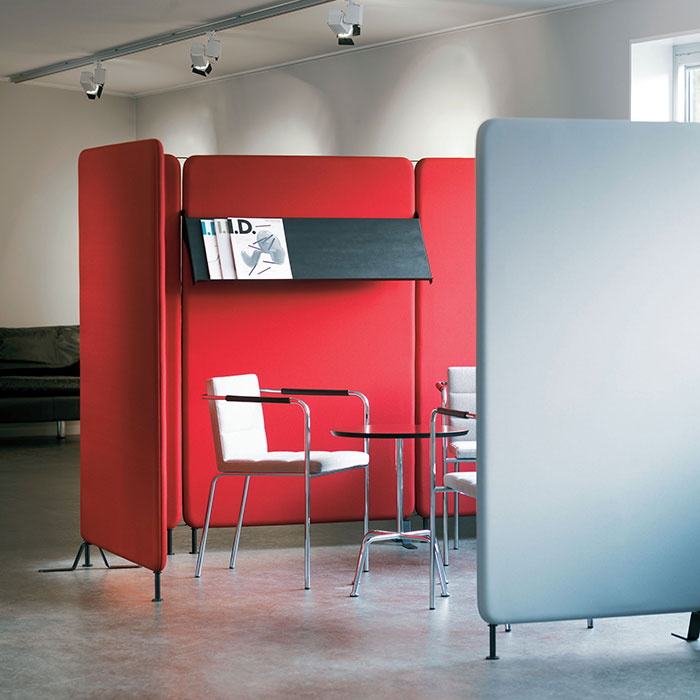Softline Floor divides behind desks