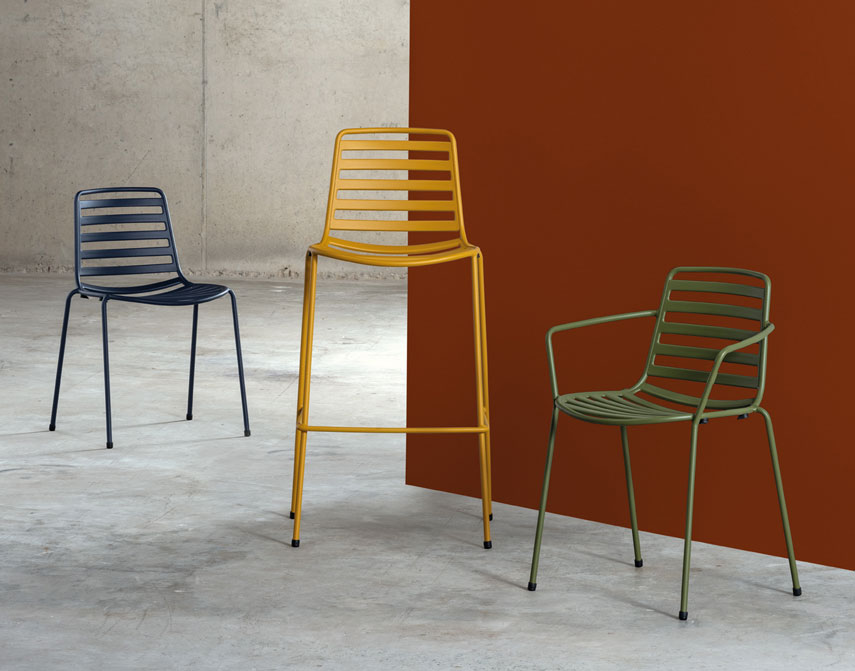 Street chairs and stool