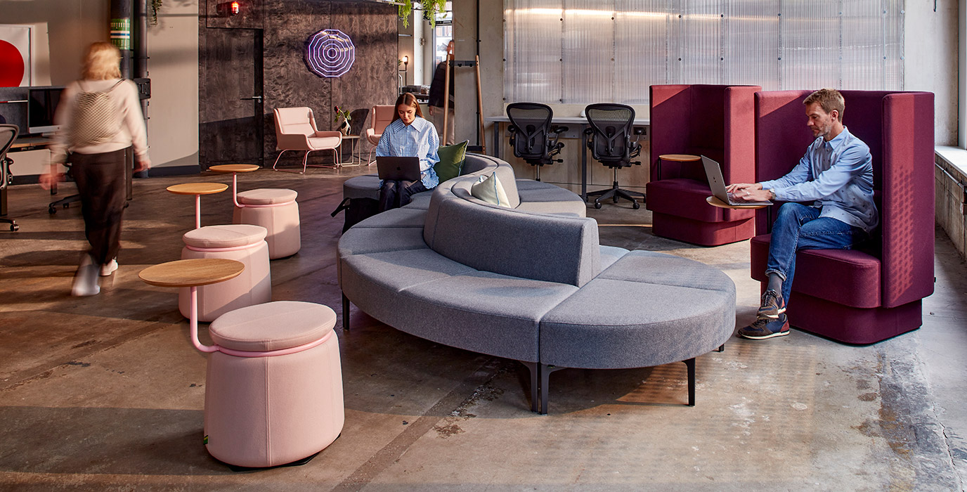 Symbol curved modular sofa