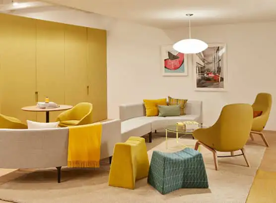 Breakout lounge curved sofa