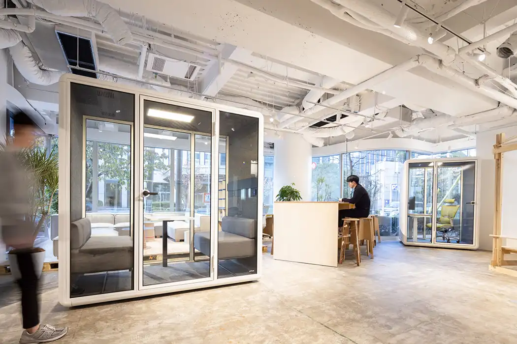 Kolo Duo + Pod in white at the Boardless showroom