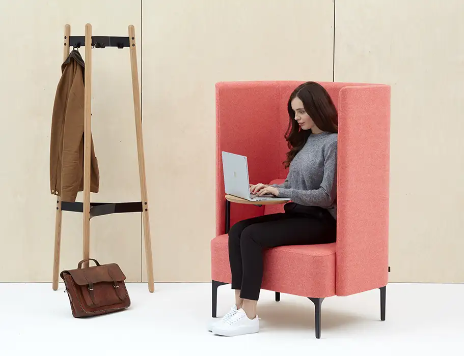 Pullman chair on metal legs