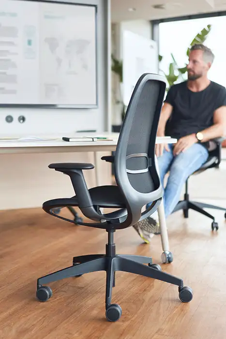 se Air swivel office chair in black