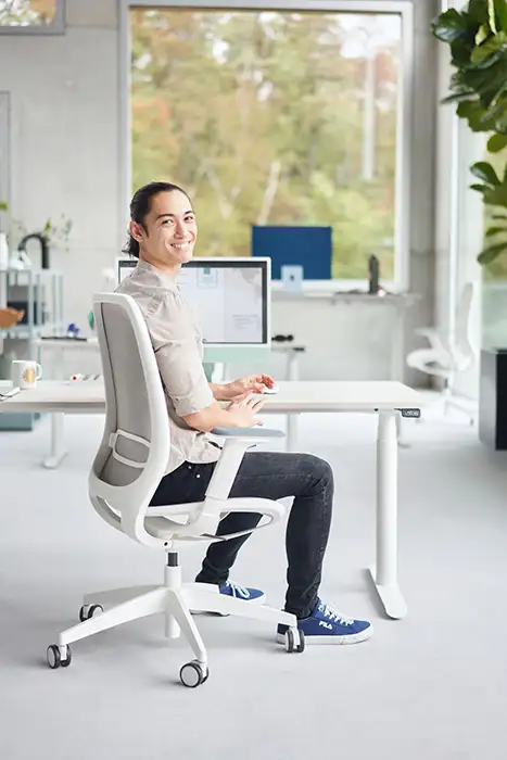 se Air swivel office chair in light grey