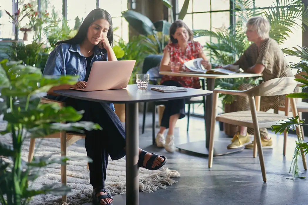 se Assist Table in work cafe