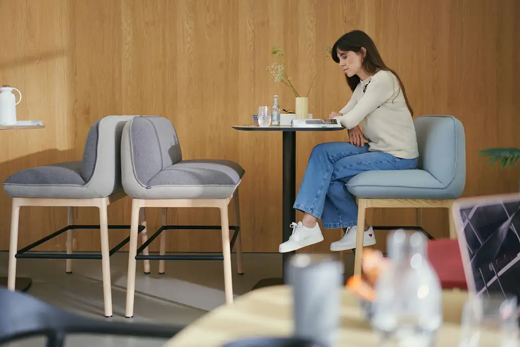 se Assist Table in work cafe