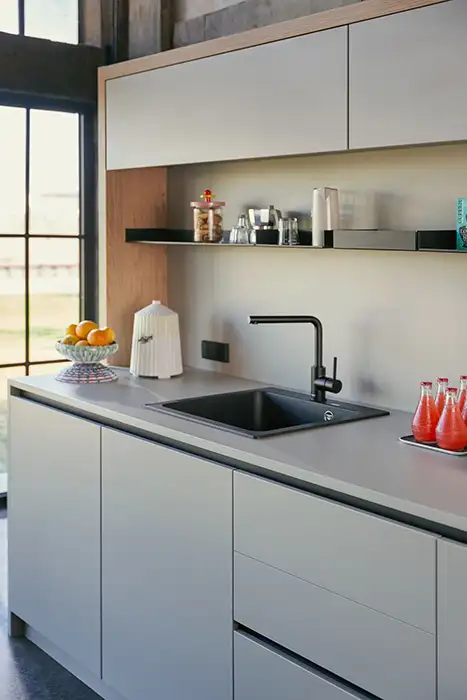 se Cafe bar office kitchen and island