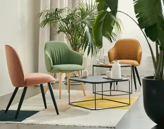 se cafe soft chairs around a coffee table