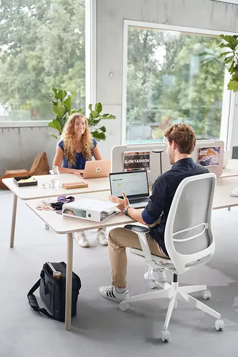 Desk with round legs