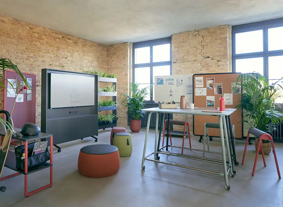 Mobile monitor trolley wall for office