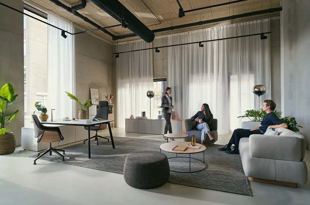 se:vision desk in executive office