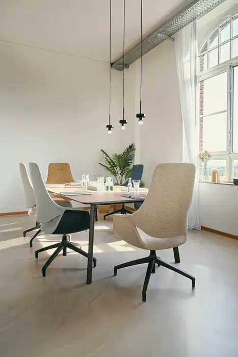 se:vision meeting table and Mission chairs